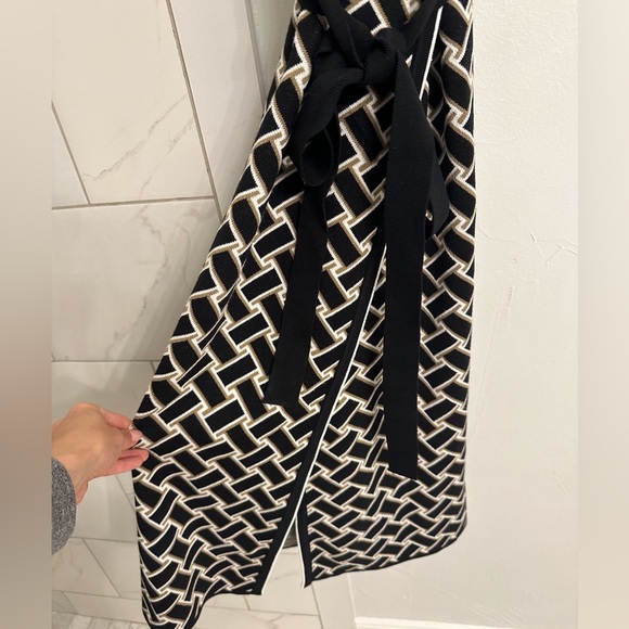 DVF Collared Sleeveless Vintage Weave Neutral SweaterKnit Midi Wrap Dress - Picture 3 of 5